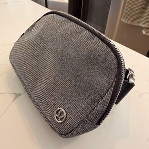 Lululemon Everywhere Belt Bag 1L silver Glitter
